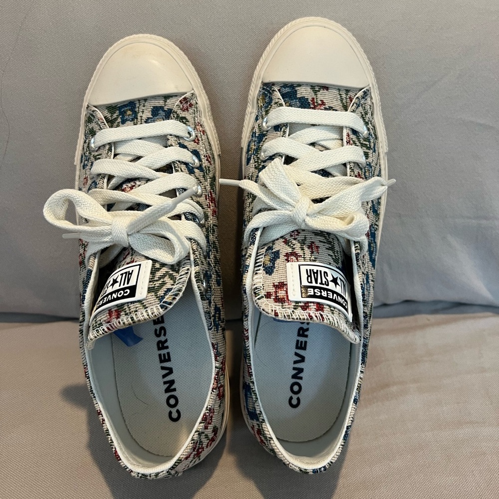 Women’s converse floral tapestry